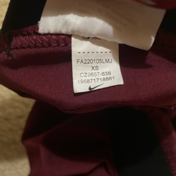 Nike Pros - Picture 3 of 3